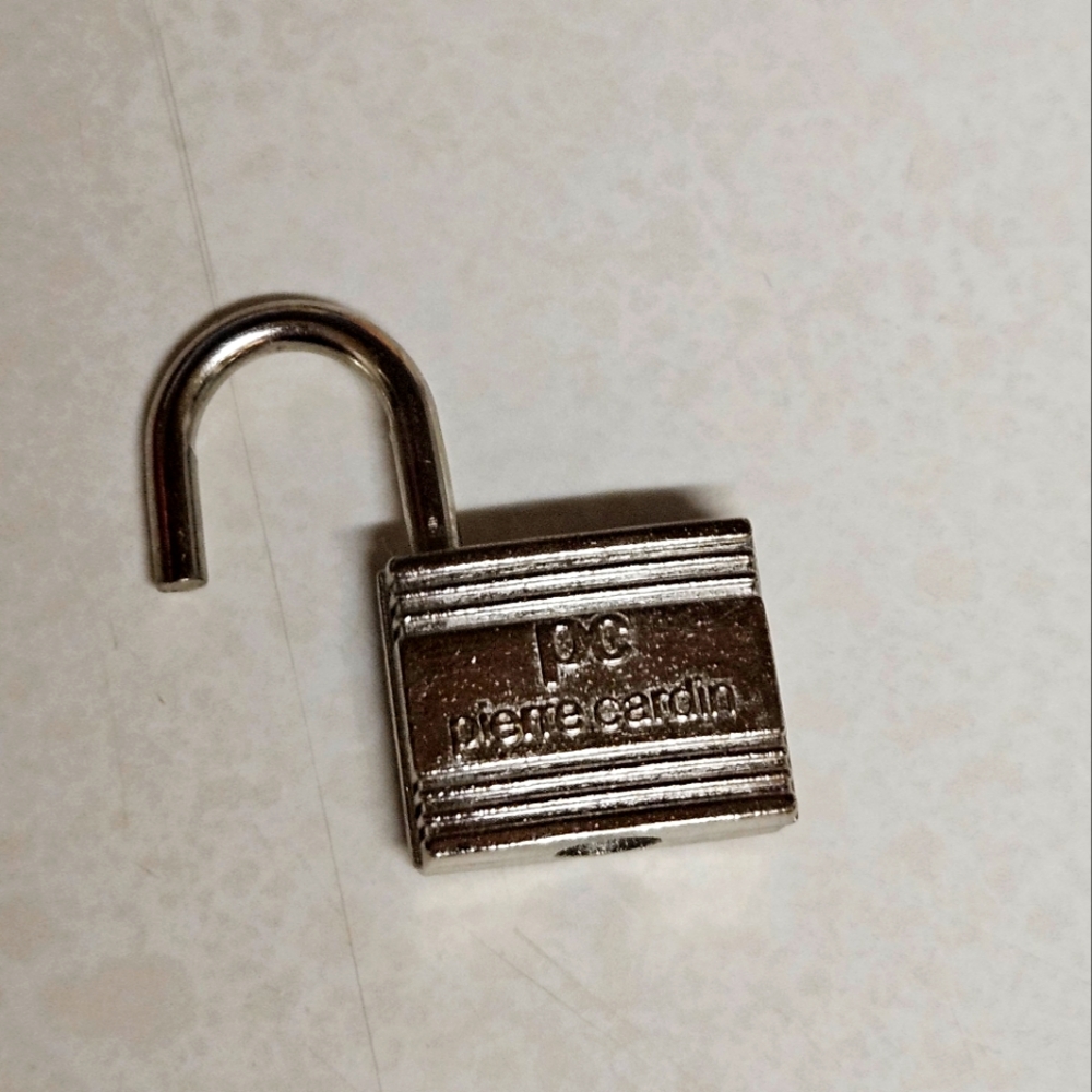 Pierre Cardin Metallic Lock